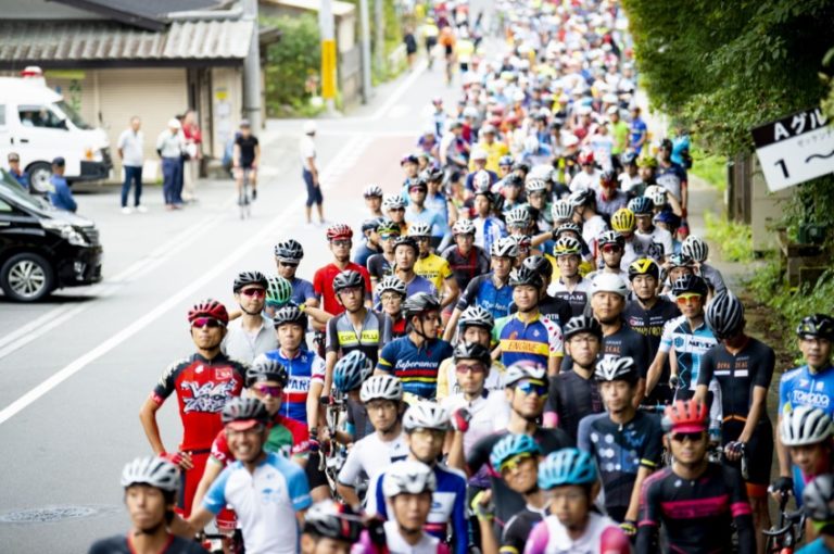 Cyclists on standby before cycling race